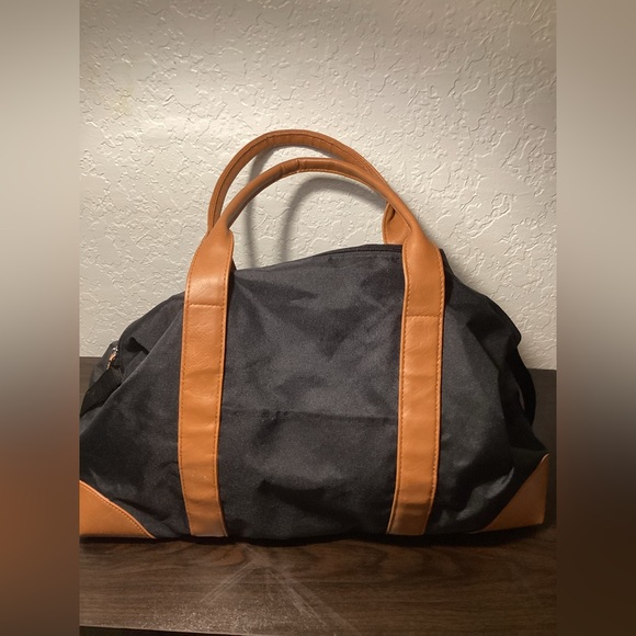 DUFFLE BAG DSW BLACK & TAN TRAVEL BAG - Picture 2 of 3